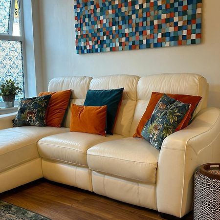 Homely Victorian Terraced Town House With Parking. تونتون المظهر الخارجي الصورة
