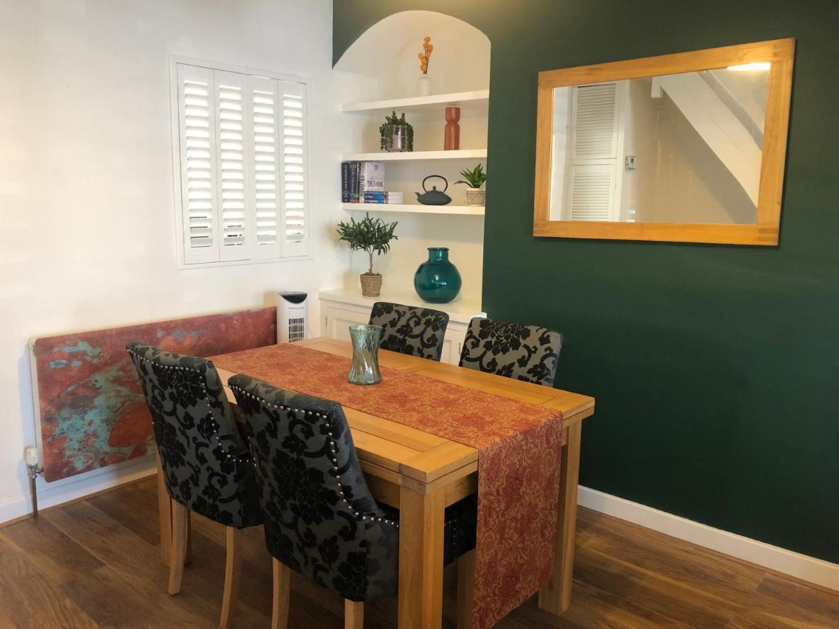 Homely Victorian Terraced Town House With Parking. تونتون المظهر الخارجي الصورة